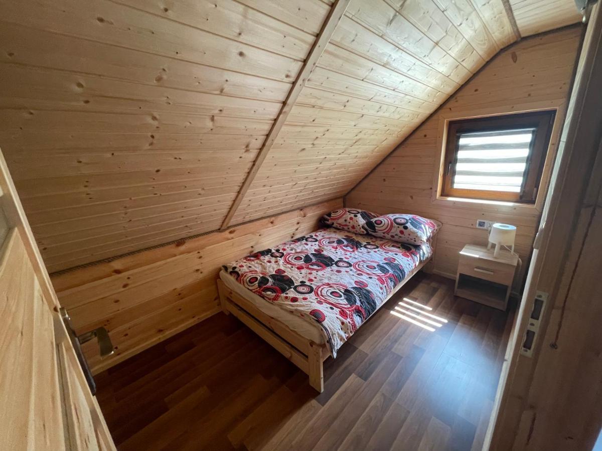 Hotel Uweronci Ustrzyki Dolne Esterno foto